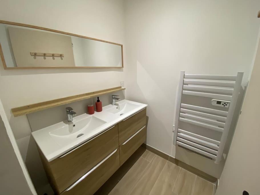 Appartement Familial, 2 Chambres, En Rdc Sur Cour แซงต์-โฟลรองแต็ง ภายนอก รูปภาพ